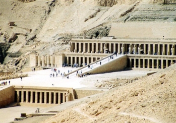 Погребальный храм Хатшепсут